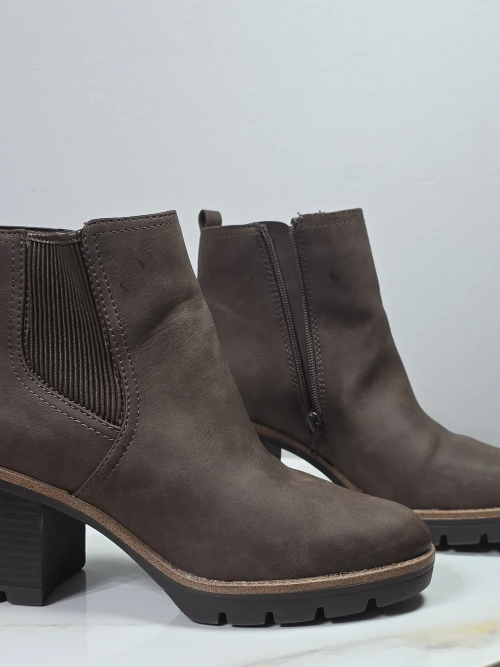 Women's Brown Leather Chelsea Boots - Side Zip